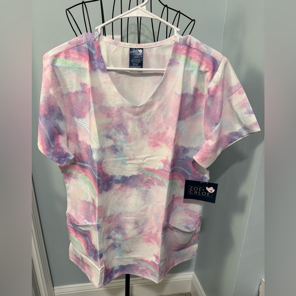 New Zoe + Chloe Large L Performance V neck print scrub top Rainbow Sparkle Sky